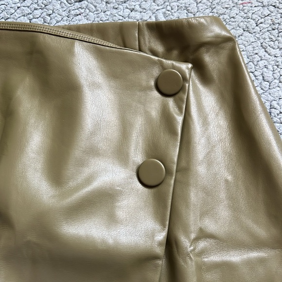 NWT The Drop Women's Portia Vegan Leather Mini Wrap Skirt, Martini Olive - Picture 6 of 8